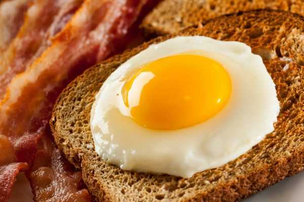 conseguiras_unos_huevos_fritos_perfectos_si_sigues_estos_secretos_al_cocinar2