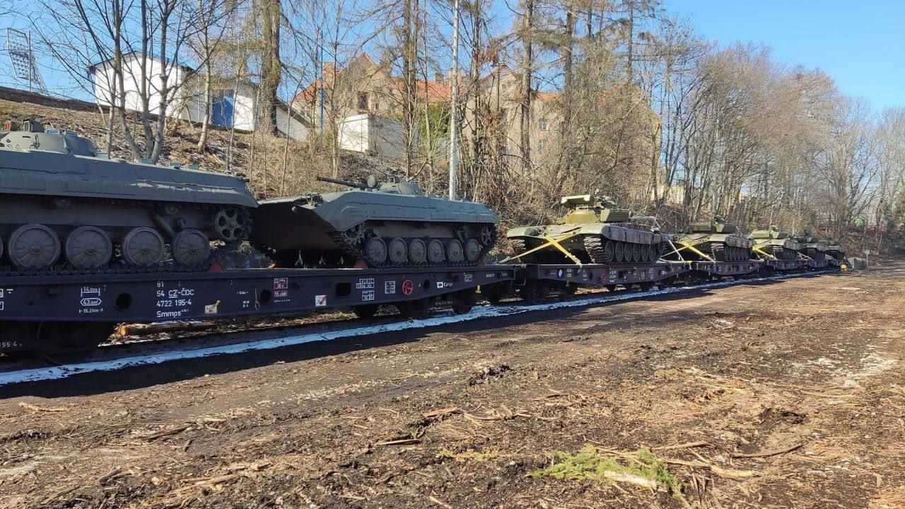 Tanques y BVP checos para Ucrania