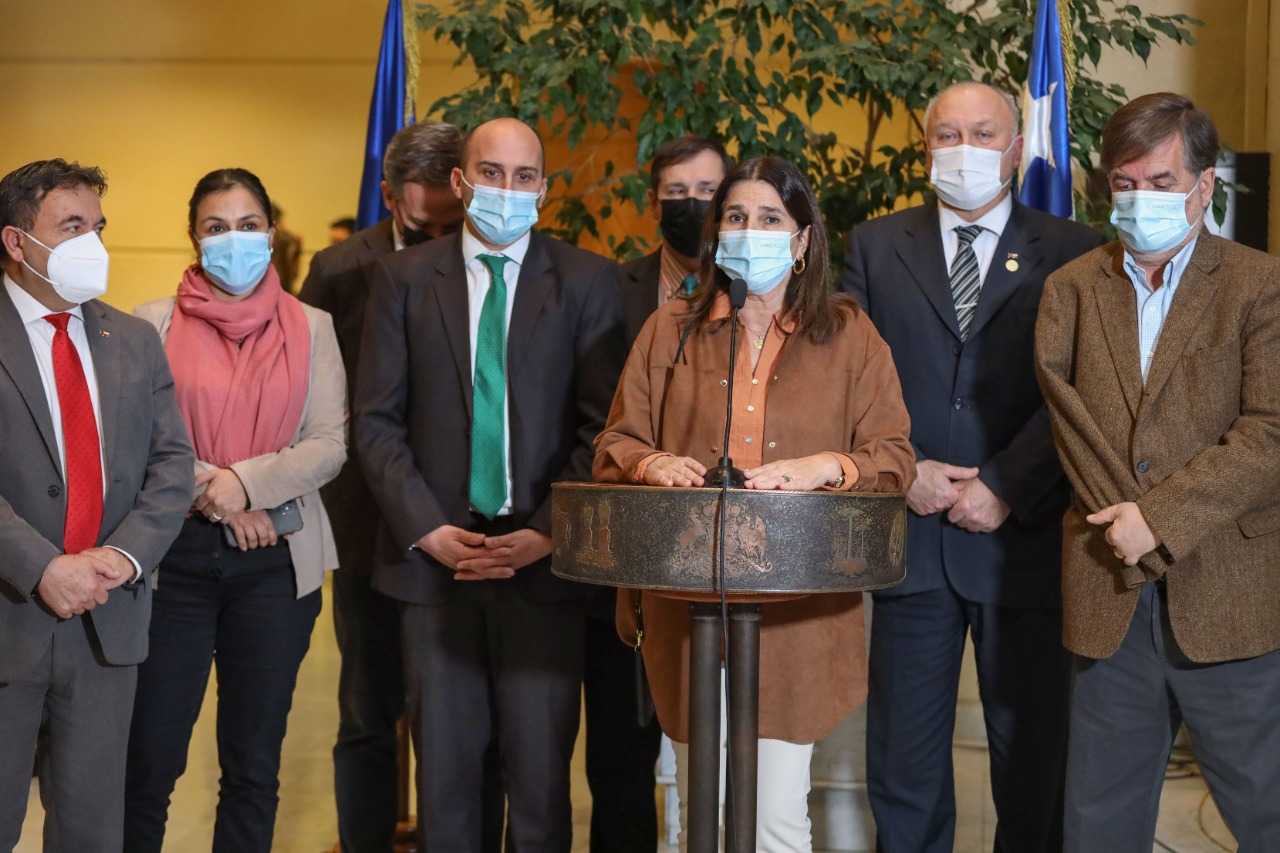 Interpelacion ChV contra Eduación y Salud