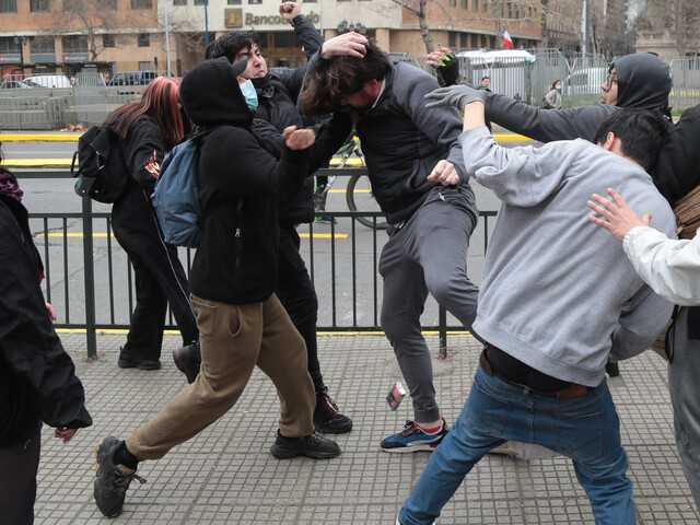 Agresion a Simon Boric