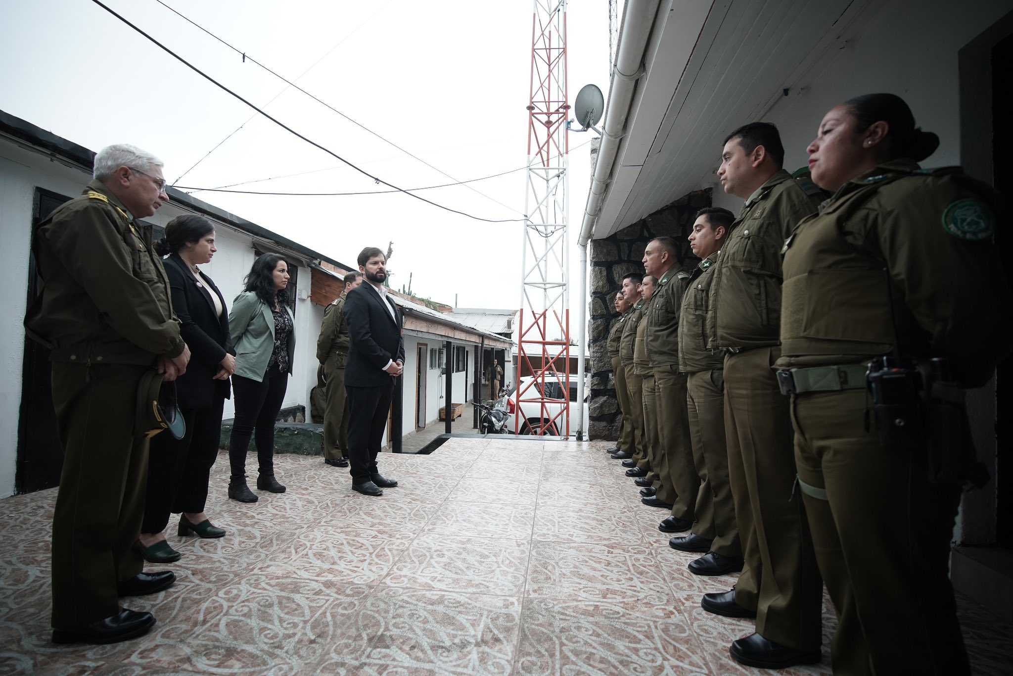 gabriel-boric-carabineros