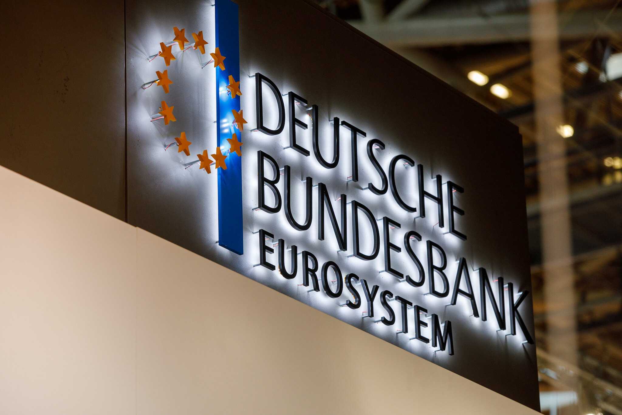 DEUTSCHE BANK