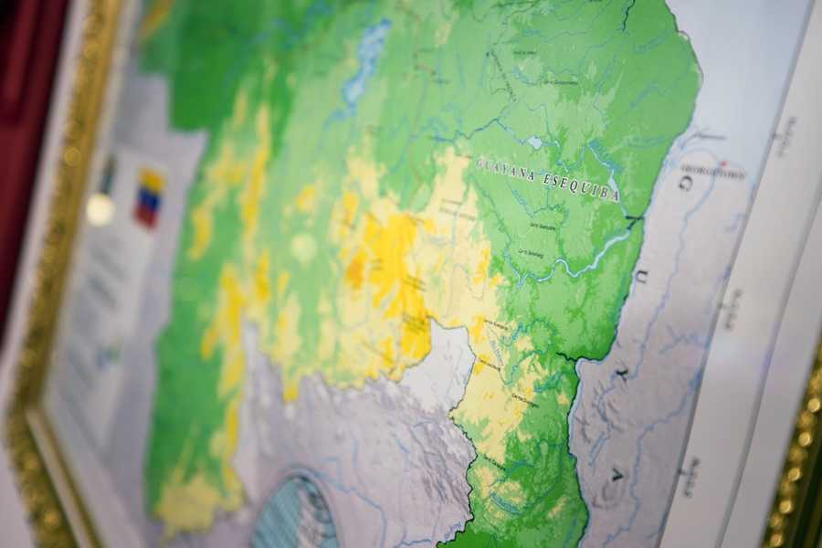 Develan en la Asamblea Nacional un nuevo mapa de Venezuela con el territorio del Esequibo añadido