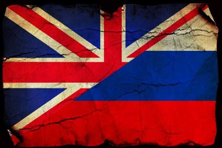 Banderas de Rusia y Reino Unido