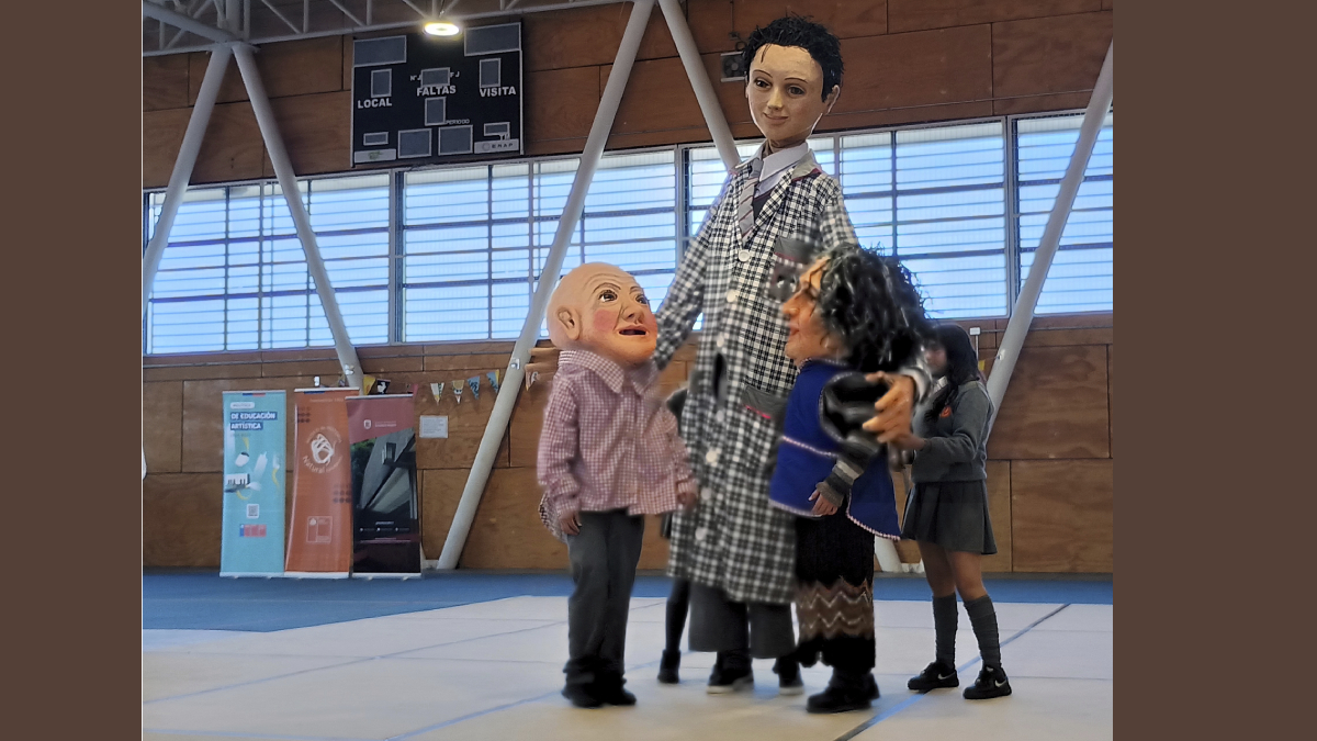 Marionetas gigantes y elencos escolares dieron inicio a la Semana de la Educación Artística 2026 en el Biobío