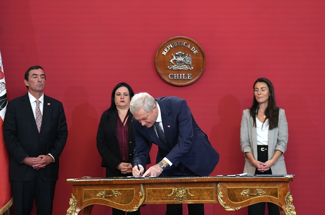 Pdte Kast firma proyectos que buscan sancionar con más severidad la violencia en los colegios