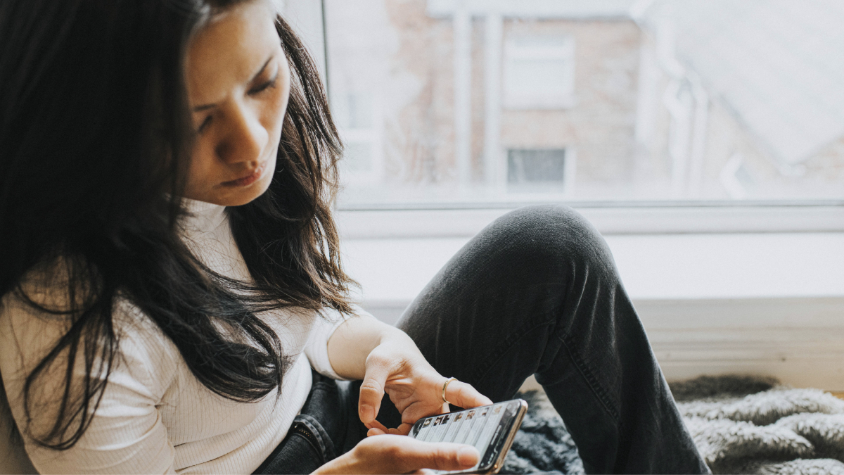 Doomscrolling: experto de Mayo Clinic comparte consejos para dejar de desplazarse sin parar y proteger la salud mental