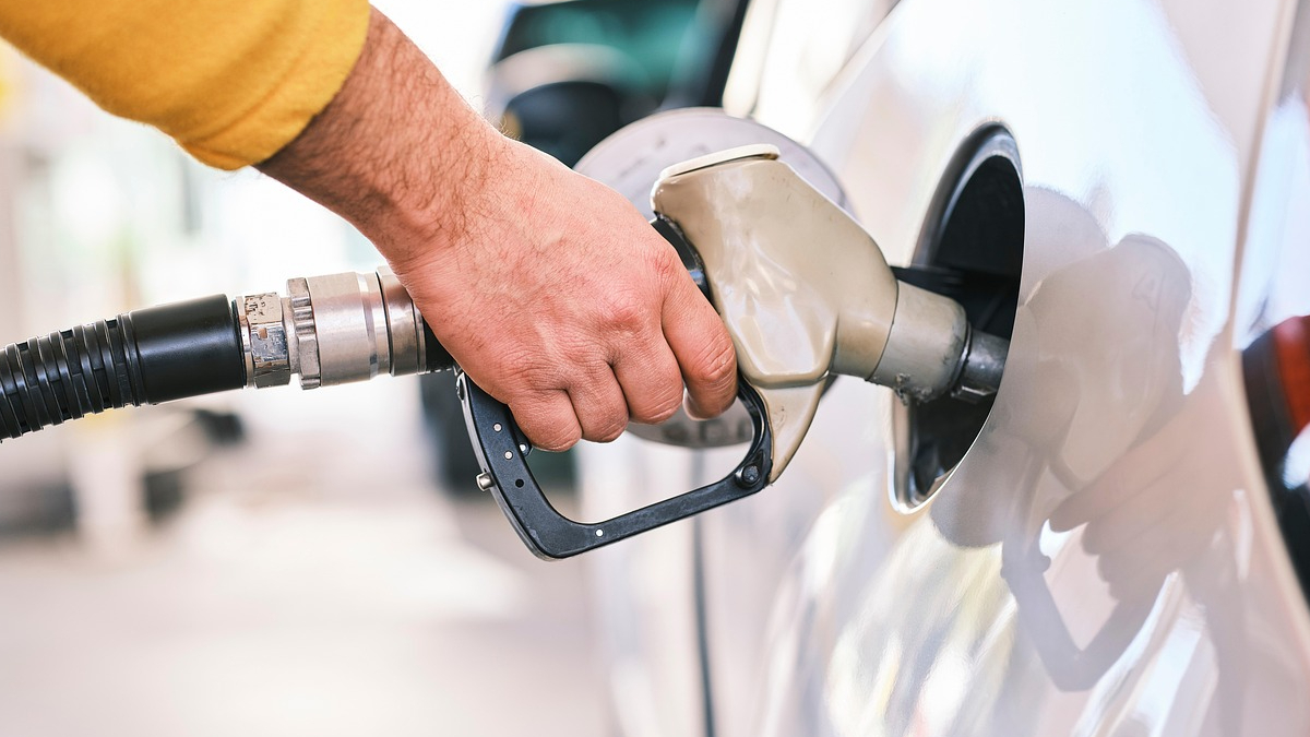 Transacciones en bencineras caen hasta 20% tras alza histórica de combustibles