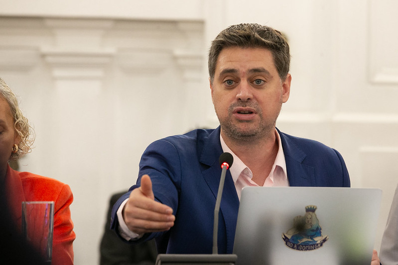 Diputado Manouchehri le recuerda a Pdte Kast que quienes gobiernan con decretos son “dictadores”