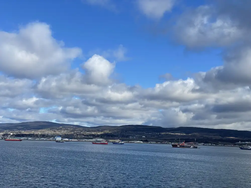 Con glinder, INACH realiza investigación oceanográfica en el Estrecho de Magallanes