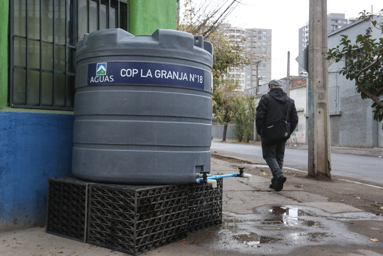 Autoridades coordinan plan de contingencia ante megacorte de agua potable en 8 comunas de la RM