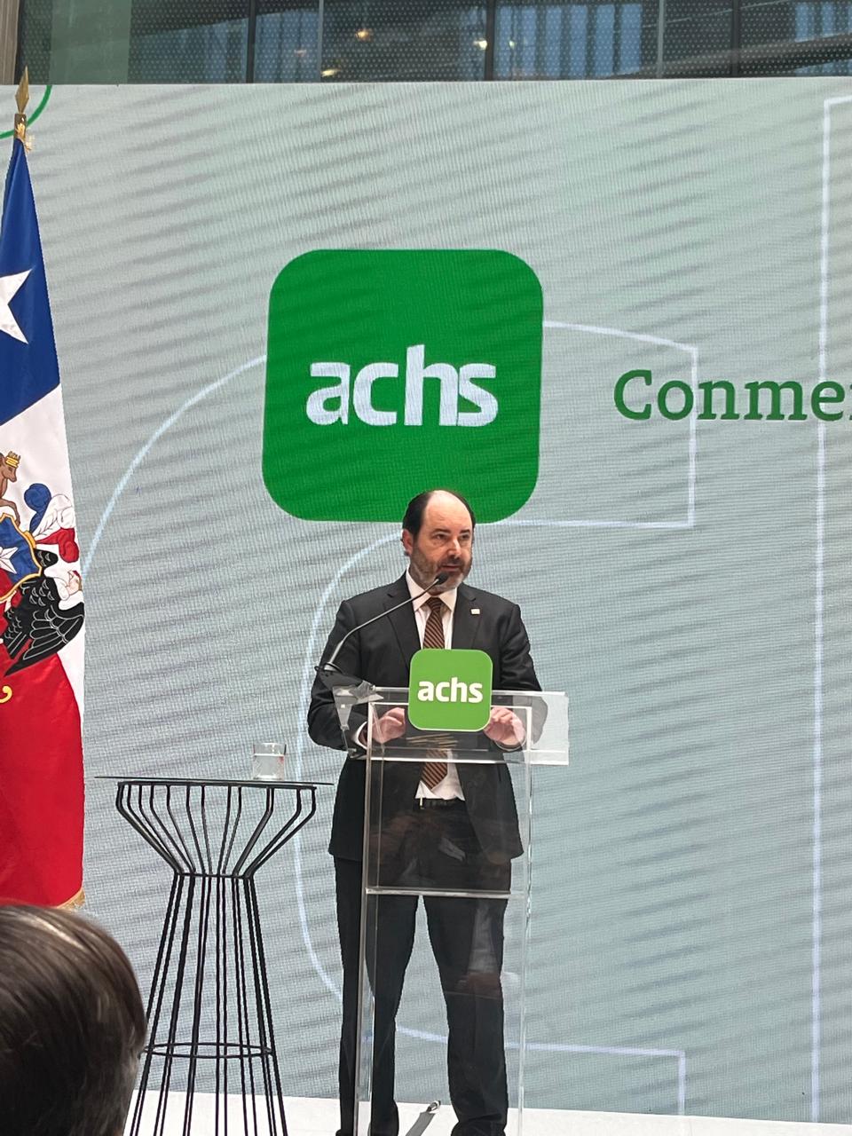 Ministro Rau avisa que podría haber reducción de funcionarios públicos