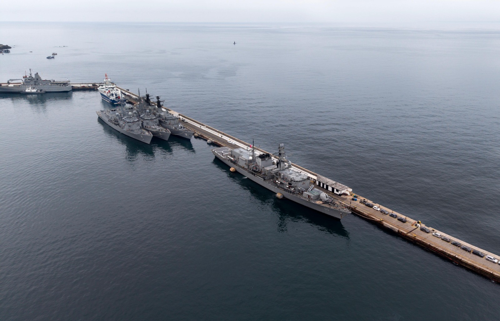 Ministro de Defensa despide fragata “Almirante Cochrane” que participará en ejercicios RIMPAC
