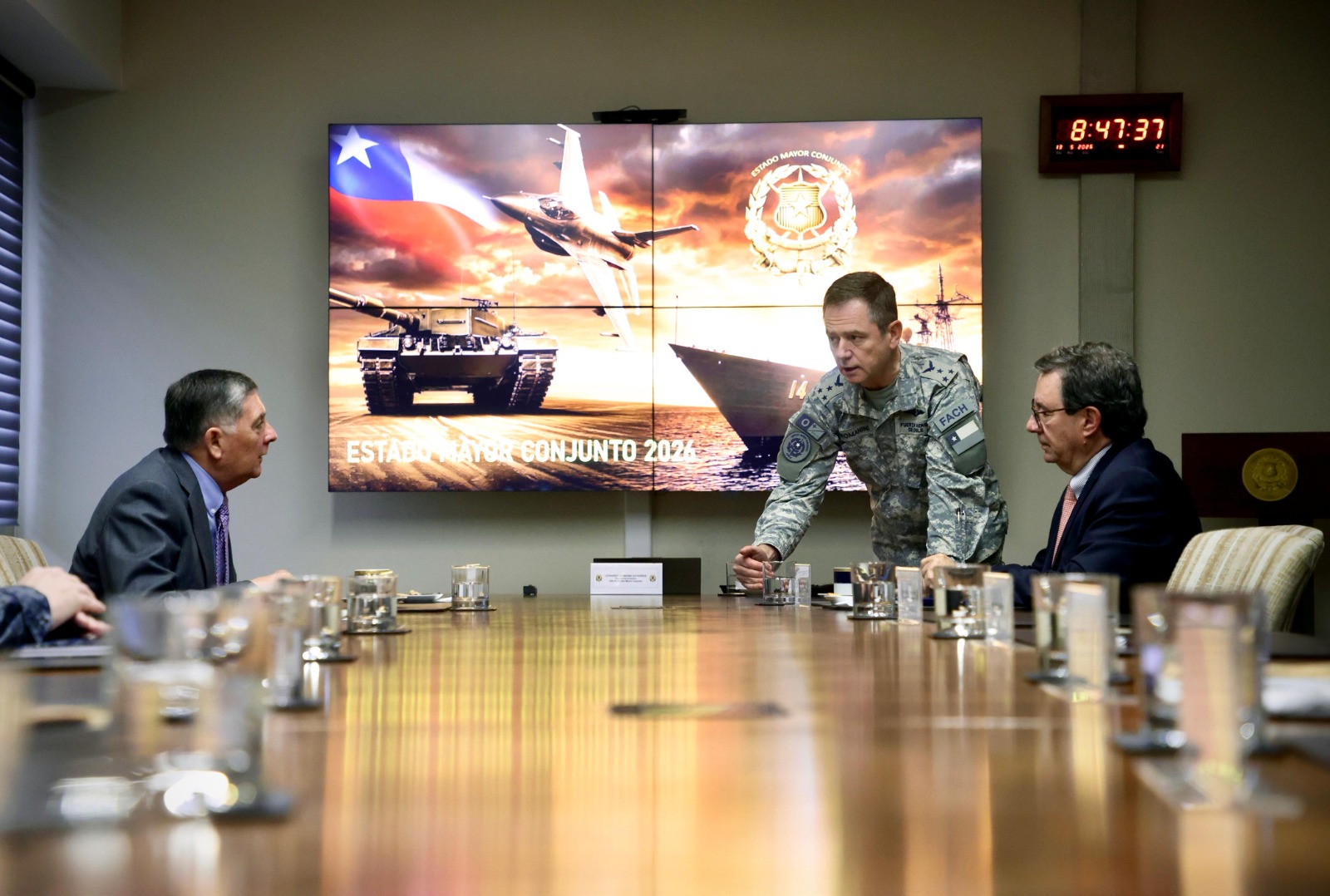 Interior y Defensa se reúnen en el EMCO con foco en trabajo coordinado en seguridad, defensa e inteligencia