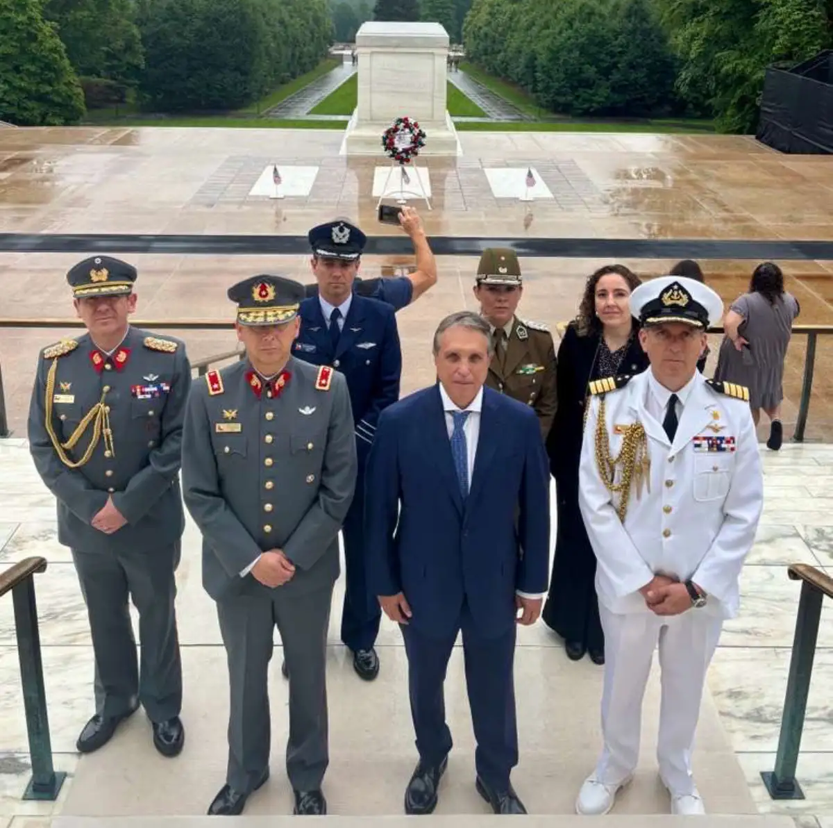 Embajada de Chile en EEUU conmemoró el "Día de los Caídos" y rindió homenaje a cadete chileno sepultado en Arlington