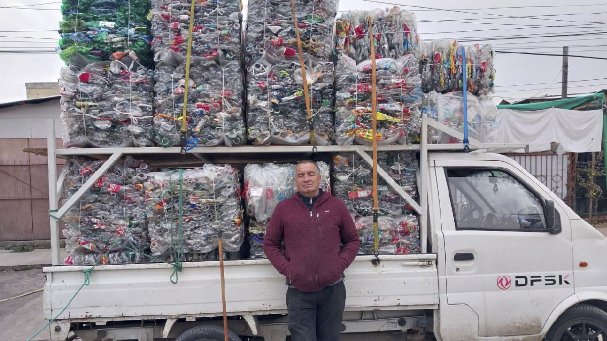 Desde Arica a Chiloé: los gestores y recicladores de base que están cambiando la cultura ambiental en las regiones de Chile