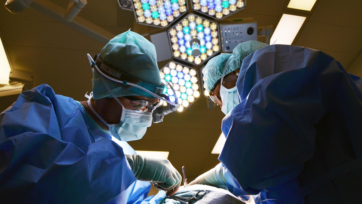 Chile supera las 31 mil muertes anuales por cáncer y especialistas llaman a fortalecer el acceso a terapias innovadoras
