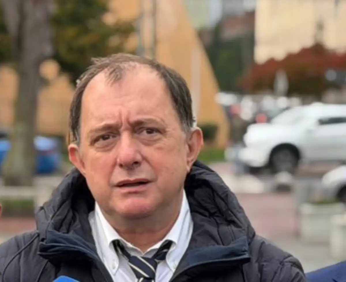 A Iván "Tasmania" Poduje no le queda otra que bajar el moño y acata llamado al orden hecho por el propio Pdte. Kast (era eso o chaito)