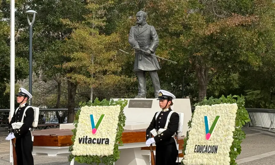 Muni de Vitacura celebra las Glorias Navales y anuncia que nombrará "Estación Arturo Prat" en nueva línea de Metro