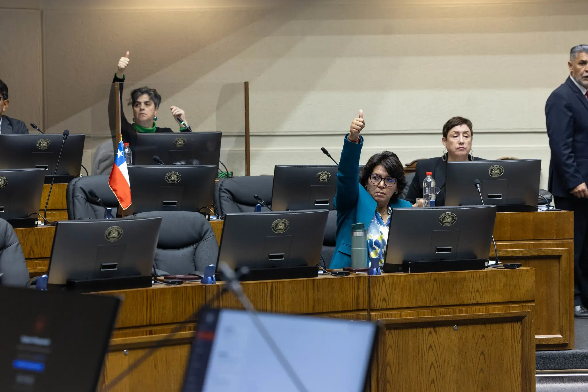 Inteligencia Económica a un paso de la mixta y pendiente quedó votación del secreto bancario tras doble empate