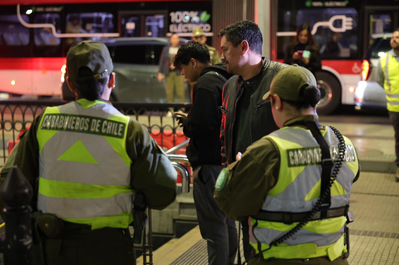 Carabineros realiza operativo de fiscalización “Copamiento Metro” en 15 estaciones