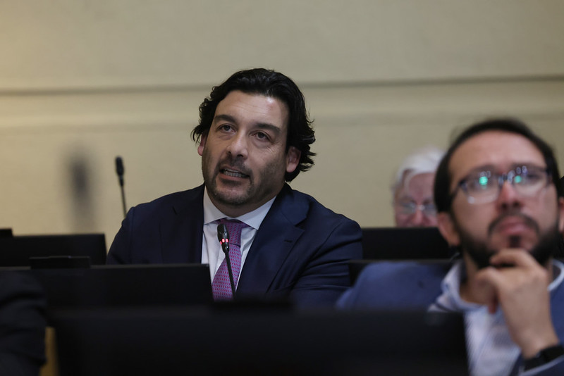 Diputado Leiva (PS) insiste en suplir carencia de Carabineros con militares en las calles