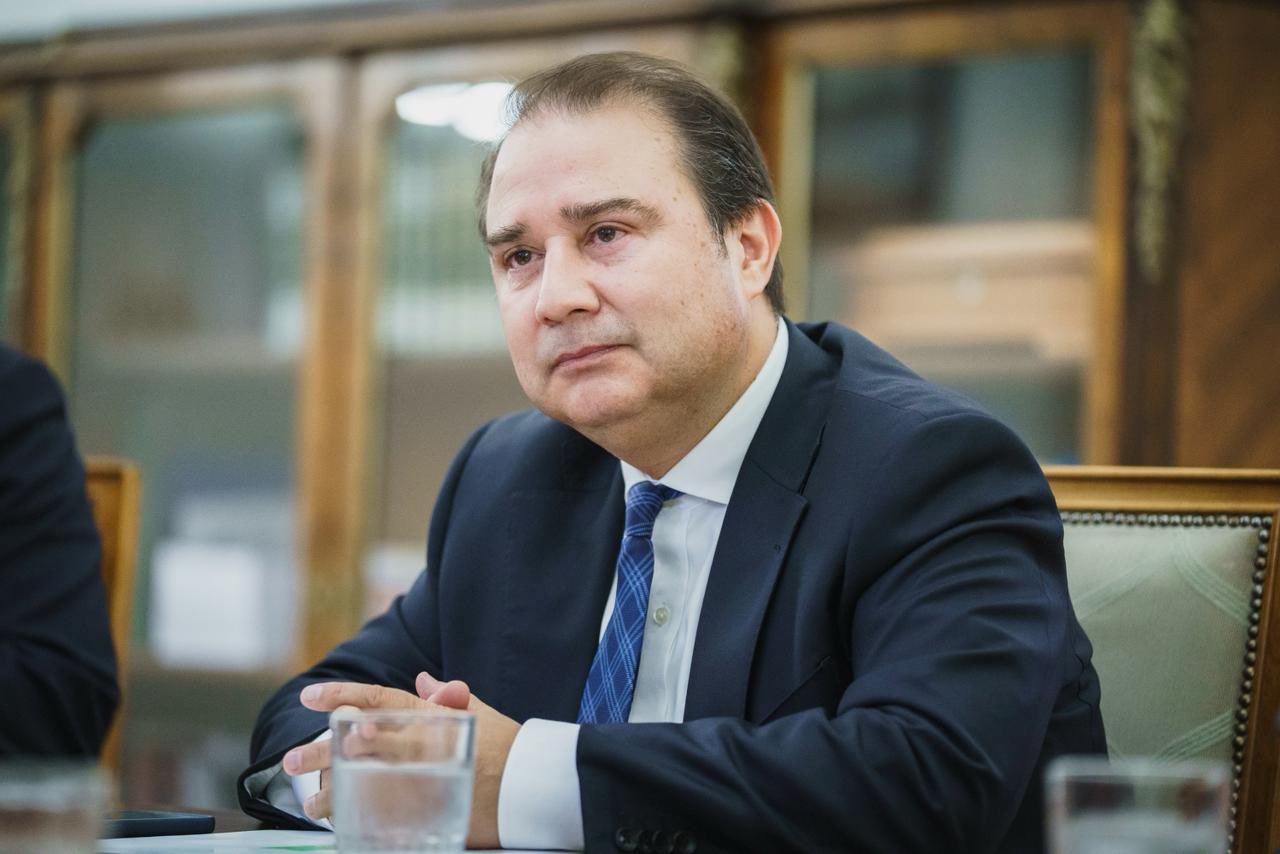 Director de Migraciones se reúne con Pavez y estima que niños haitianos que ingresaron a Chile podría superar los 200