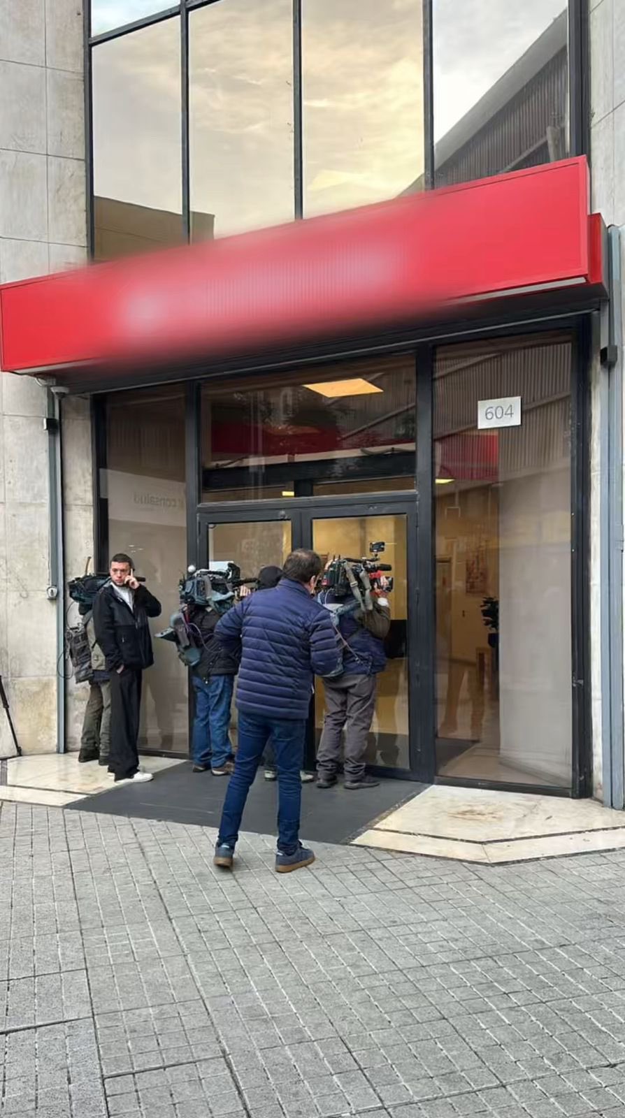 Realizan megaoperativo en tres regiones contra facción del Tren de Aragua: Hay un ejecutivo del Banco Santander detenido
