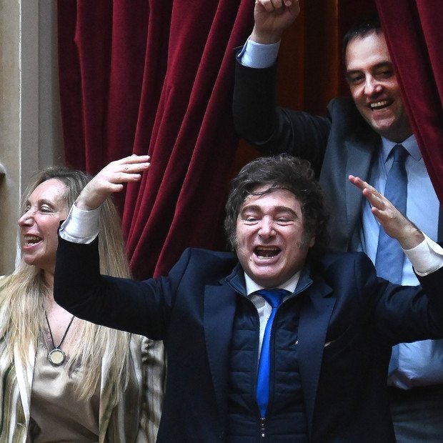 Milei saca a Adorni y nombra al economista Adrián Ravier como nuevo portavoz del Gobierno