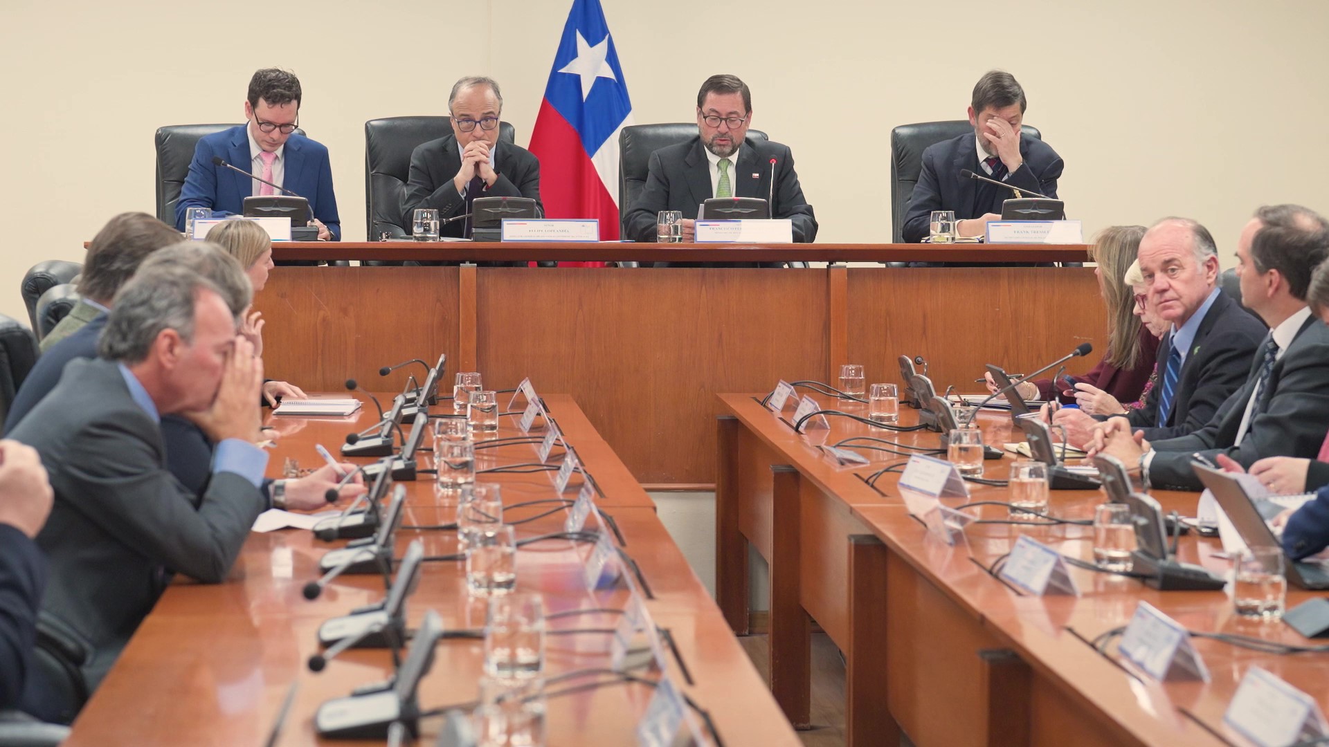 Cancillería y gremios refuerzan coordinación público-privada para apoyar exportaciones chilenas a EEUU