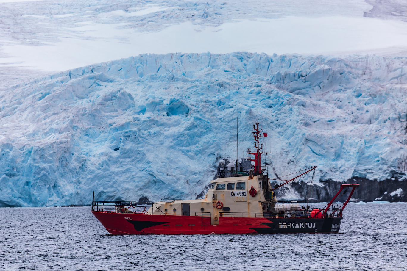 La Karpuj  -albatros de ceja negra en lengua yagán- del lNACH regresa tras exitosa expedición de 70 días en la Antártica
