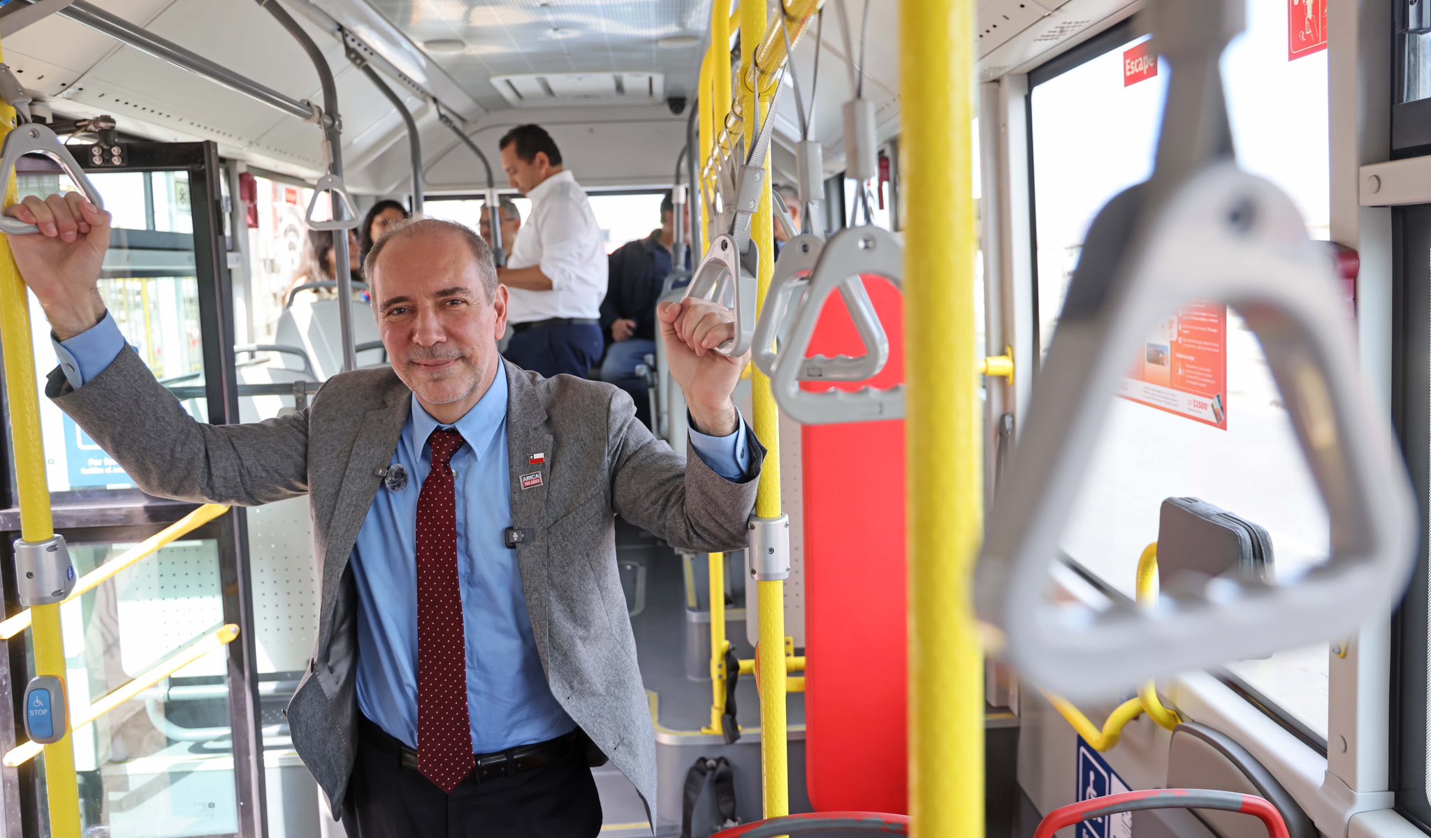 Tras rechazo de la Contraloría a normativas de Ley Uber, pedirán citar a ministro De Grange al Senado