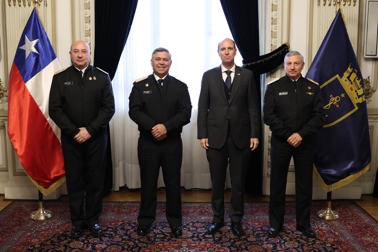 Ministro Arrau se reúne con  la Armada para fortalecer coordinación frente a amenazas a la seguridad nacional