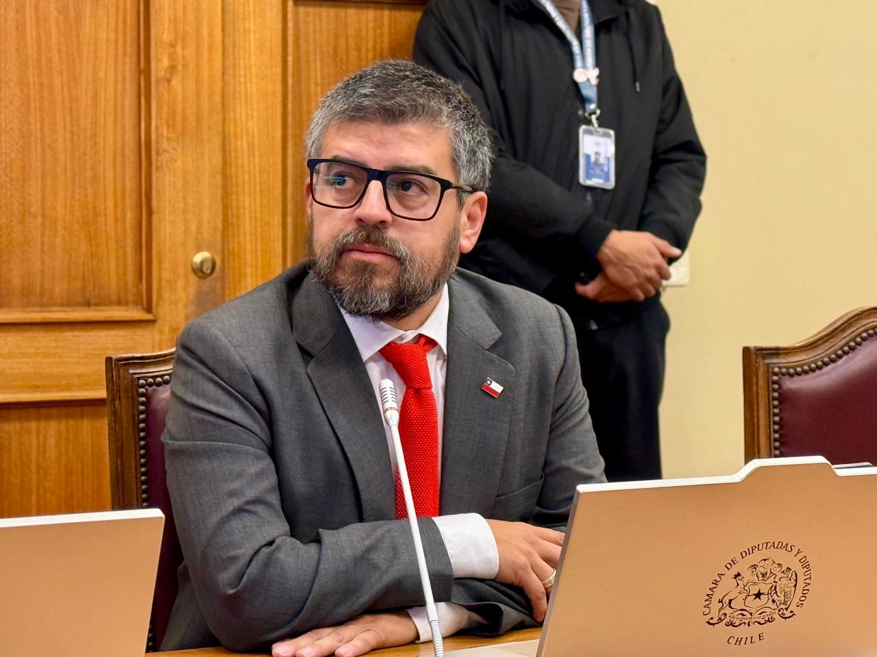 Diputado Araya insiste en levantar secreto bancario y apunta al Gobierno de tener “terror” de hacerlo