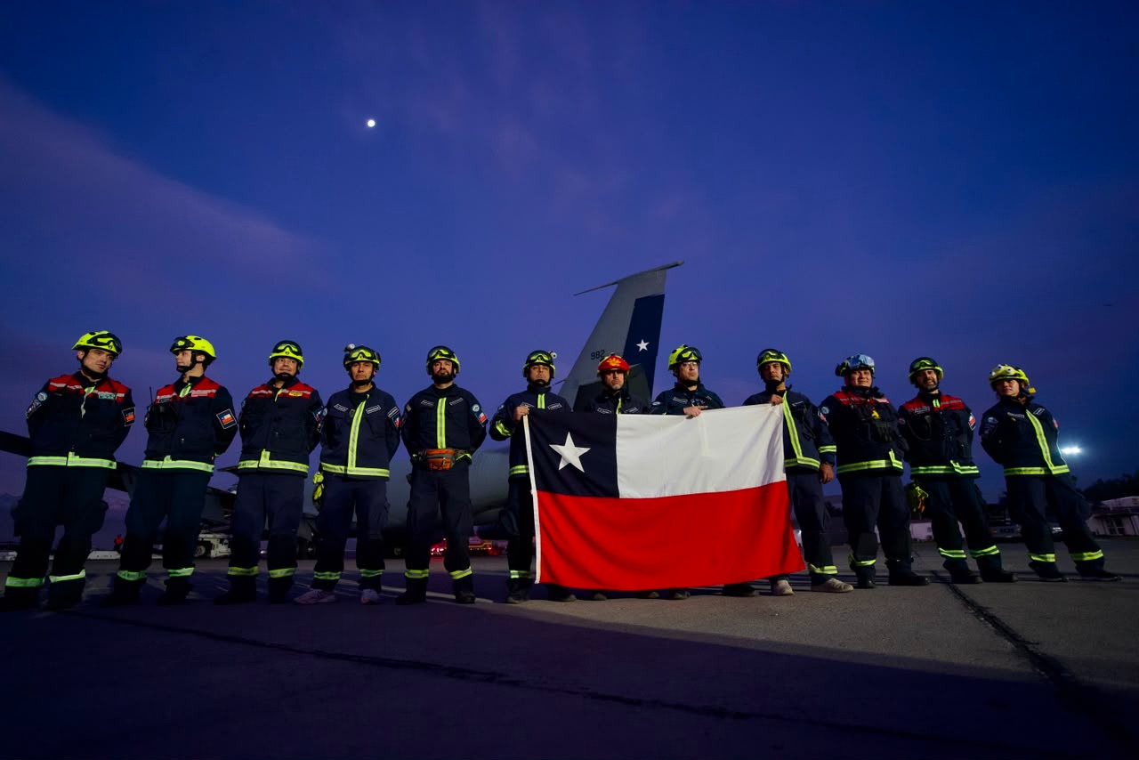 Grupo de Búsqueda y Rescate de Bomberos viaja a Venezuela para ayudar a labores de socorro tras terremotos