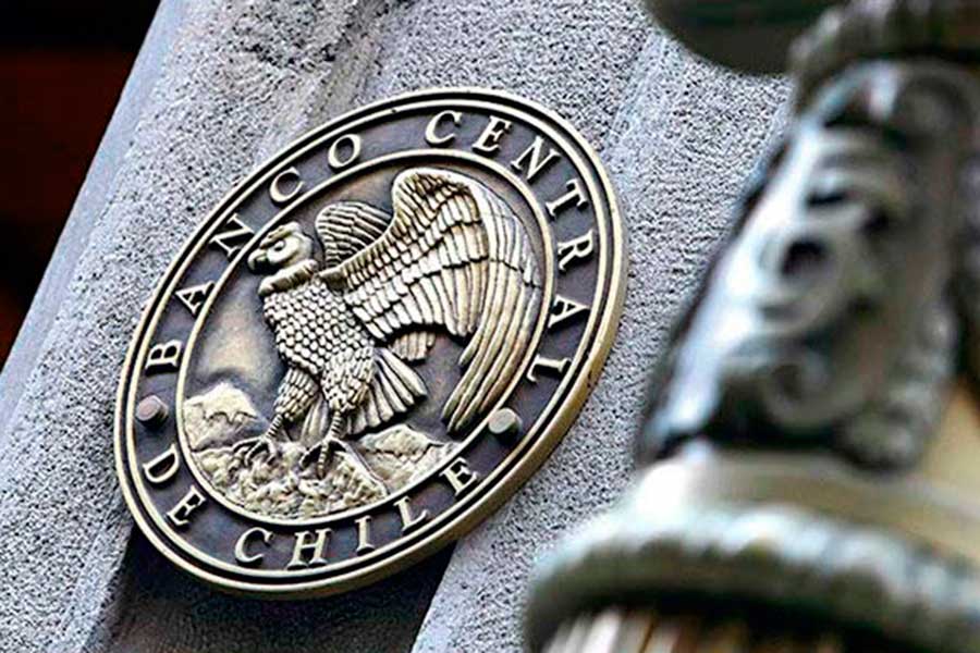 La economía no repunta: Imacec de abril baja 1,2% por caída de la minería