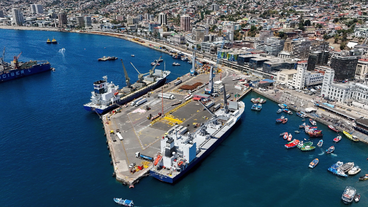 Puerto Valparaíso y TPV firman extensión de concesión del Terminal 2 hasta 2029