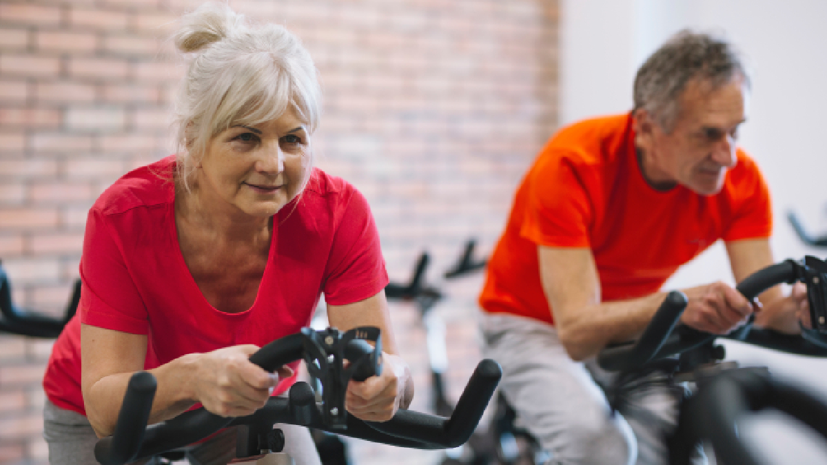 Musculatura y longevidad: ejercicios de fuerza adaptados para mantener la autonomía física en la adultez mayor