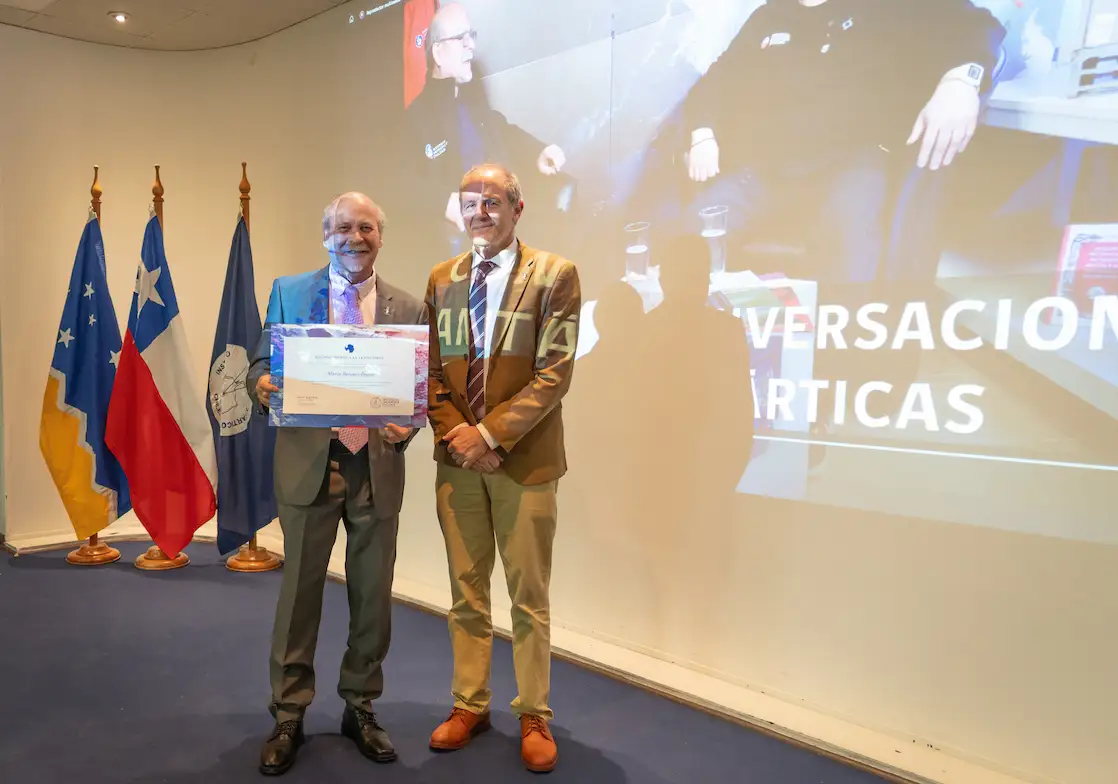En su 62.º aniversario INACH rinde homenaje a destacado logístico antártico Mario Briones