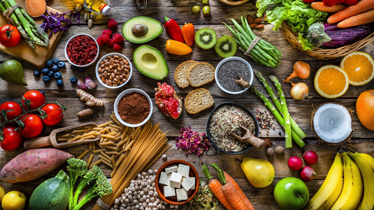 Fibra para la salud intestinal: Un experto explica por qué es mejor consumir más de un tipo y aumentar su ingesta gradualmente