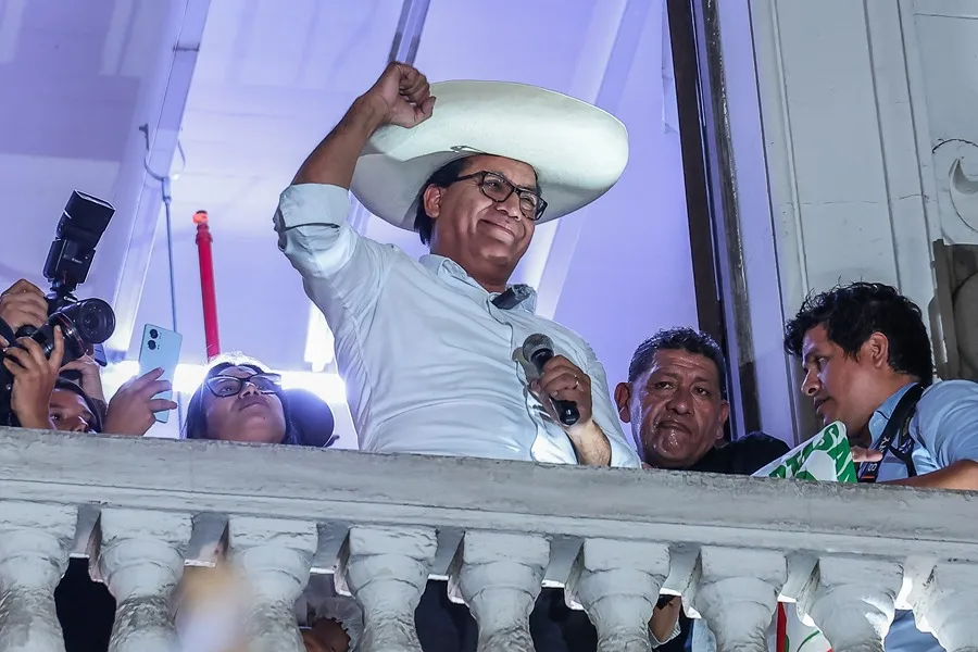 Elecciones en Perú: Sánchez sigue al frente del escrutinio a la espera de los votos del extranjero