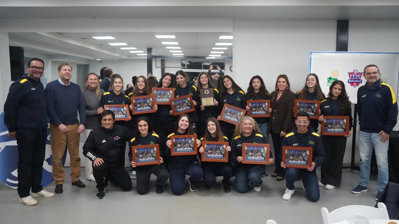 Colina celebra histórico título internacional: selección Sub 16 de vóleibol campeona invicta en EEUU