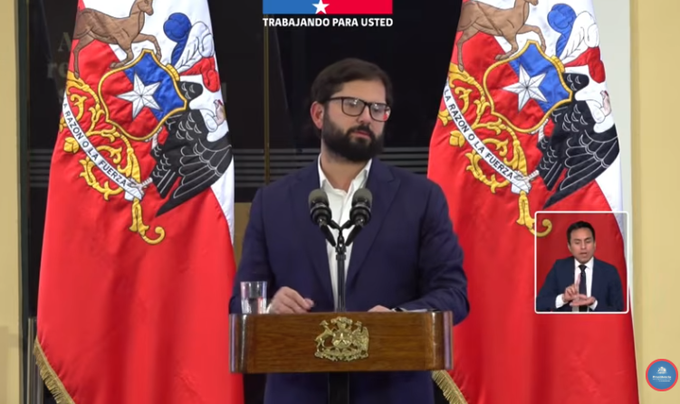 Expresidente Boric descarta referirse a la contingencia: “Sería de mal gusto”