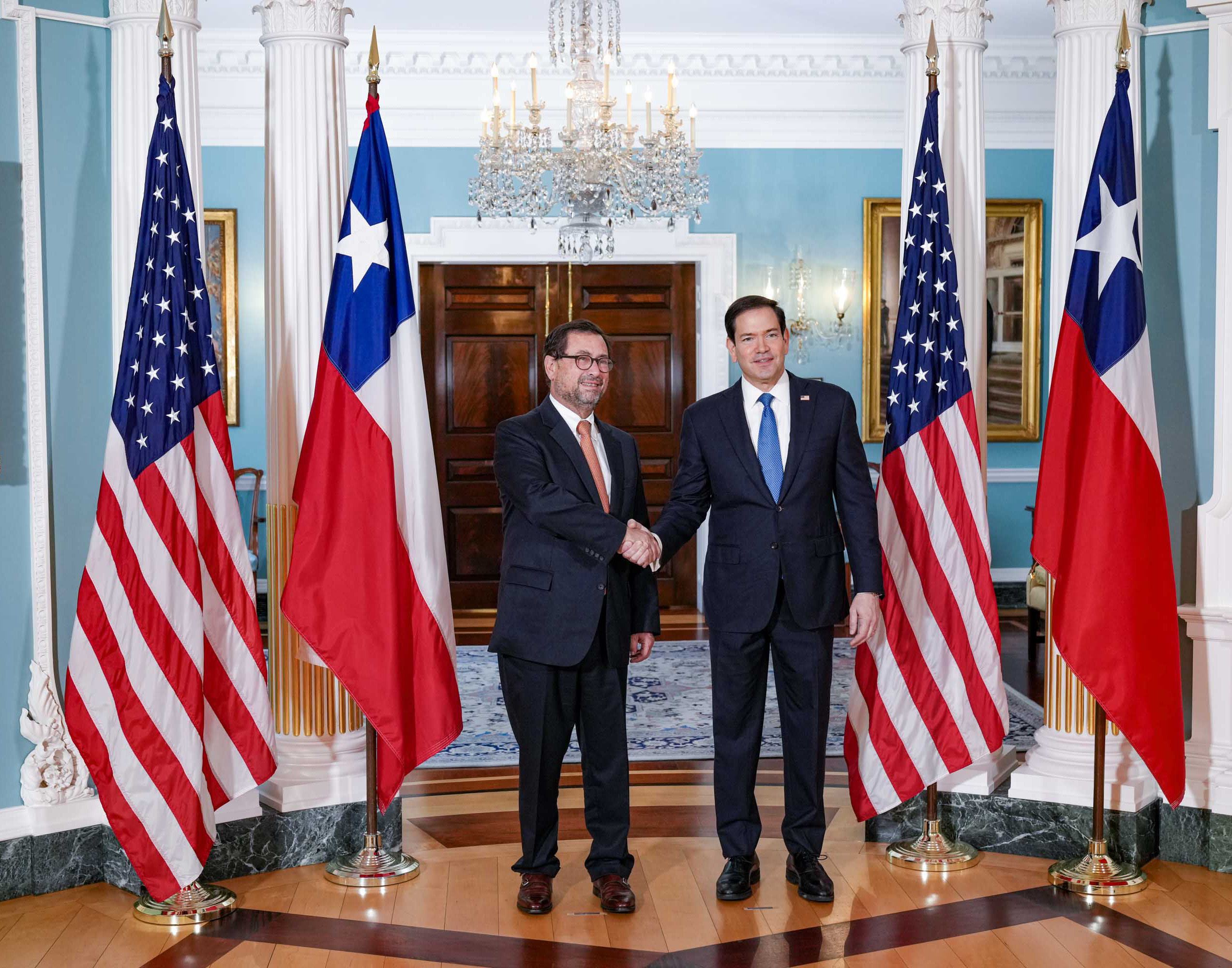 Frente Amplio cuestiona reunión de canciller con Marco Rubio tras aplicación de nuevo arancel de EEUU a Chile