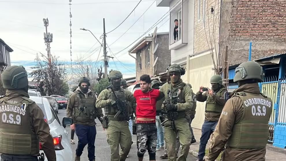 Carabineros detuvo a sujeto que disparó contra dos policías en Lo Espejo