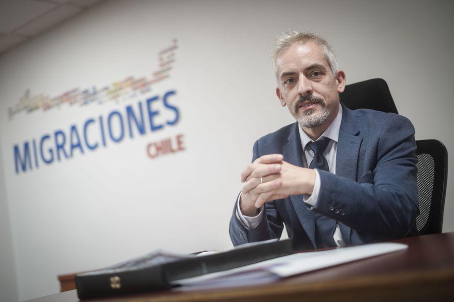 Diputados RN denuncian en Fiscalía a exdirector de Migraciones tras informe de Contraloría