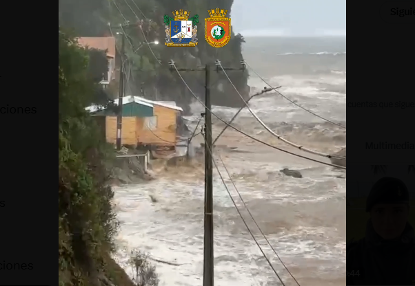 Marinos rescatan a familia aislada en Caleta Tumbes ante fuertes marejadas