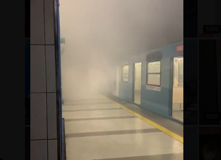Incendio en Metro obliga cierre de 6 estaciones: Hay personas afectadas por humo y descartan intervención de terceros