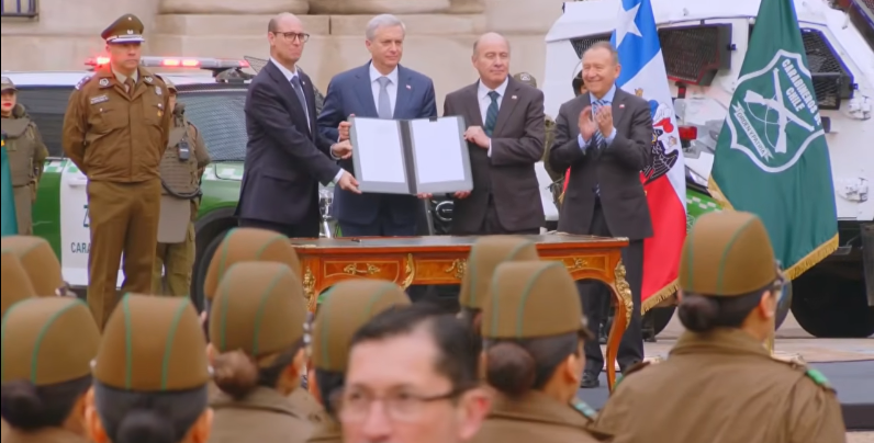 Pdte Kast firma indicaciones a proyecto que moderniza sistema de incentivos y extensión de carrera de Carabineros