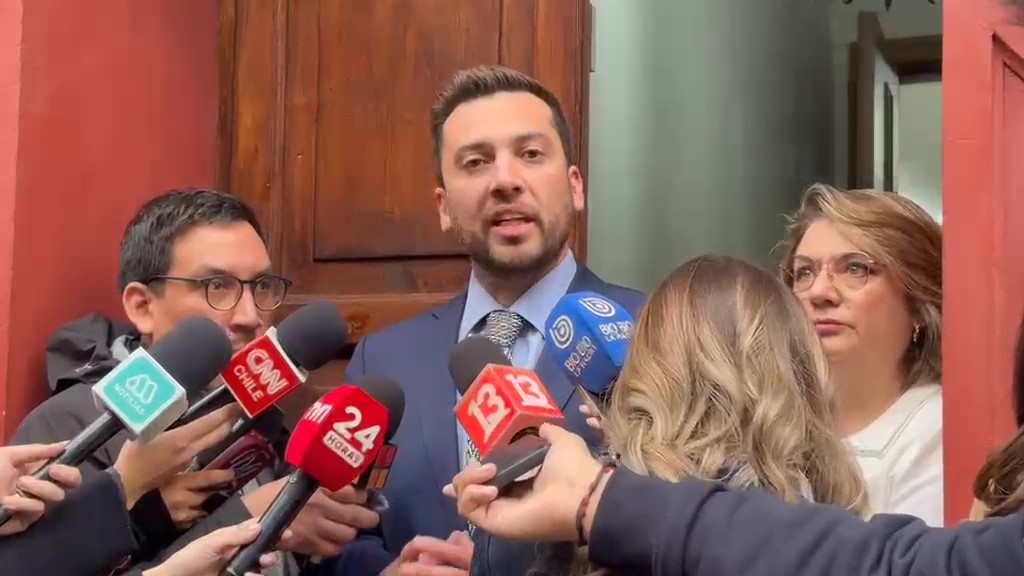Timonel del PPD golpea la mesa tras acuerdo por invariabilidad: “Es de senadores y no representa la posición del partido”